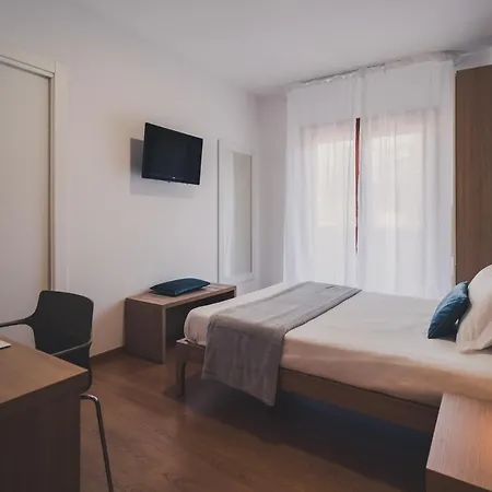 Alojamento de Acomodação e Pequeno-almoço Trip & Breakfast 4*